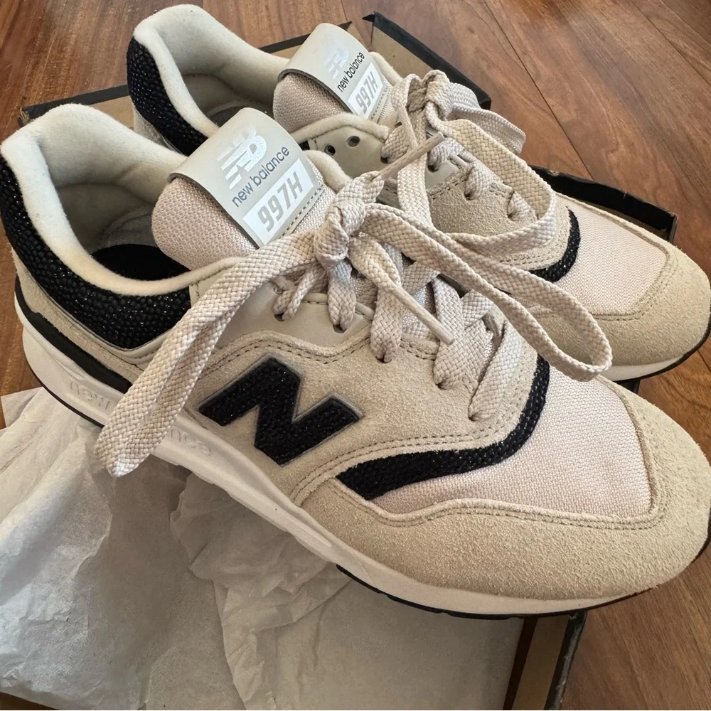 New Balance Beige and Black Women's Sneakers - Picture 6 of 11